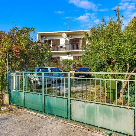 Stunning In With Kitchen Vinišće